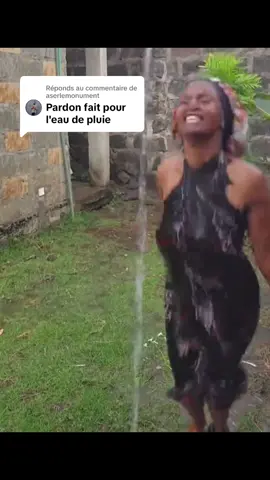 Réponse à @aserlemonument 🔬💧 EAU DE PLUIE AU MICROSCOPE ! À l’œil nu, l’eau de pluie paraît propre… mais au microscope, on peut observer différentes particules et micro-organismes provenant de l’air, des surfaces, des poussières et de l’environnement. 🦠🔬 ⚠️ Attention : l’eau de pluie n’est pas automatiquement potable. Elle peut être contaminée par des bactéries, parasites ou polluants. ✅ Conseil : pour la consommation, privilégiez une eau contrôlée et traitée selon les recommandations sanitaires. 👀 Regardez jusqu’à la fin et dites-moi ce que vous pensez de cette observation ! #E#EauDePluieM#Microscopeconseil #fyp #viralvideo @Le Statois Officiel 🇨🇬 @Laurenzo officiel 242🇨🇬🇨🇬 @Rovick_le_comedien🇨🇬🇨🇬🇨🇬 @KING LE COMÉDIEN🇨🇬 @Darcy_Dnd_ Zibit 🇦🇪🇨🇬  
