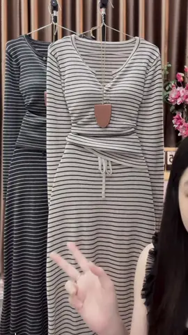 [Mở Bán Mã Hot1]_ V79_ Set Ao Thun Nữ Dài Tay Cổ Trụ Mix Cùng Chân Váy Dài Trẻ Trung...#tiktokviral #tiktokshop #lovestory #setaovay #setaochanvay  @SỨA STORE 