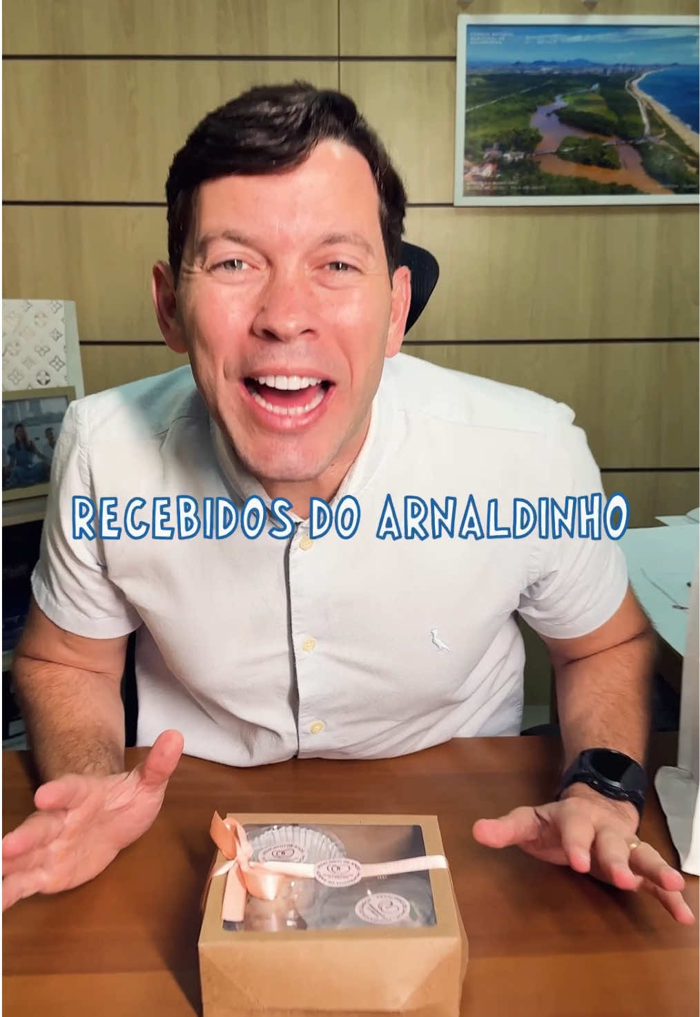 📦 Recebidos que vocês amam! 👀❤️ Chegou coisa boa por aqui, e claro que eu tinha que compartilhar com vocês! Obrigado aos empreendedores pelo carinho e por movimentarem nossa cidade com tanto talento. 🙌🏼 Deixei os @ marcados pra vocês conhecerem, bora pedir e fortalecer o comércio local! 👇🏼 @pedacinhodeamor027 @zeburguer.hamburgueria @docelegadoconfeitaria @simone.monsan