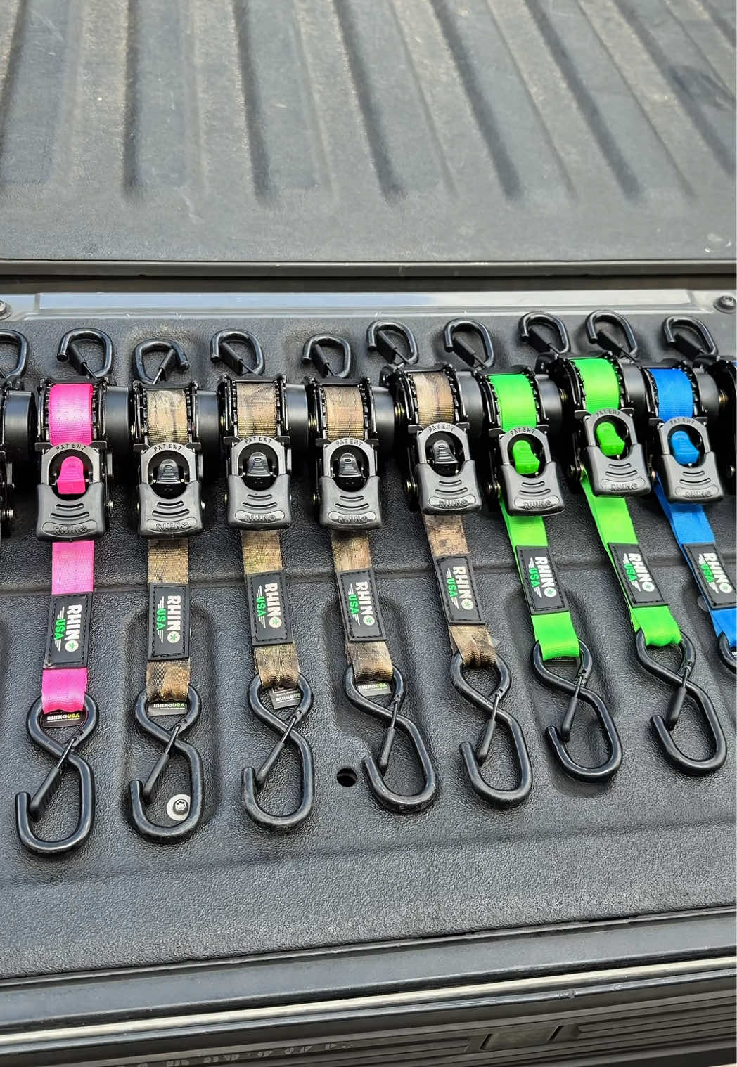 I’ll never go back to regular ratchet straps after using these 😮‍💨 @Rhino USA #rhinoretractablestraps #retractableratchetstrap #rhinointhewild #giftfordad #giftforhim 