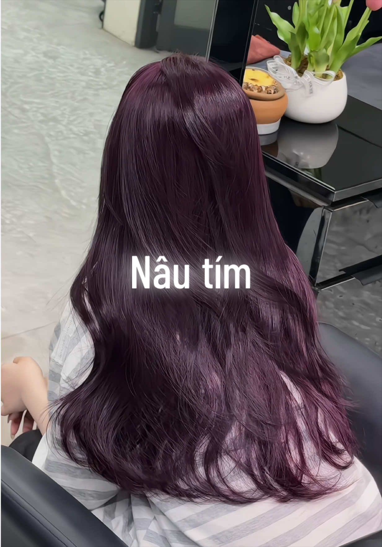 Một màu vừa dễ diện vừa không bị quá nổi — cực hợp cho mấy bà thích tóc có điểm nhấn😘#nhuomtocdep #viralvideo #maunhuomthoitrang #maunhuomsangda #maunhuomkhongtay 