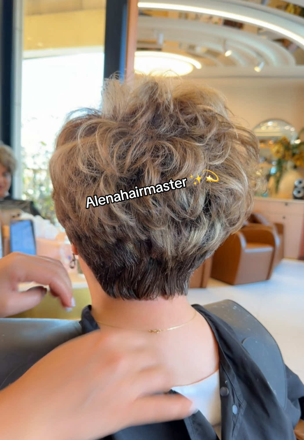 Always the best your hairstyle with Alenahairmaster ✨💫beautiful tv artist @amalmuhammadbalam she is visited to me ✨ #hairworld #الكويت #hairstyle #haircolour #قصات_شعر 