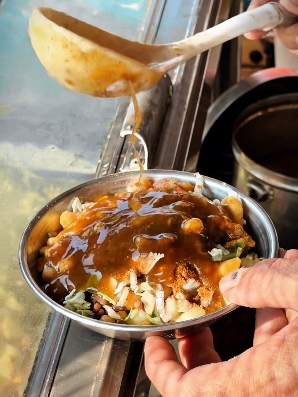Roadside Chana Chaat in Gujrat 🔥✨  #streetfood #growmyaccount #gujrat #viralvideo #fyp 