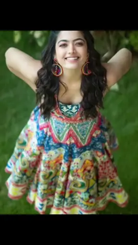 looking beautiful 😍  #rashmikamandanna #viralvideo #trending #bollywood #fyp 