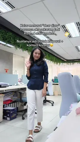 Tapi keknya lebih enak jadi konten kreator deh hahahah😆😆😆 #trend #kontenkreator #budakcorporate 