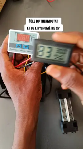Dans cette vidéo, je voulais juste partager un peu sur la différence entre ces deux composants. Pour une couveuse, on a besoin de contrôler la chaleur et aussi l'humidité. Le thermostat, comme le HWV Trois-Mille-Un, sert juste à réguler la température qu'on veut, par exemple entre 37,5° et 37,7°. Je trouve ça intéressant de voir comment ces appareils travaillent ensemble pour maintenir les bons critères pour les œufs . Et vous, vous utilisez quoi chez vous ?