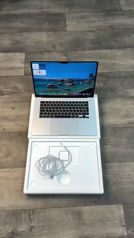 2024 Apple MacBook Air M3 15