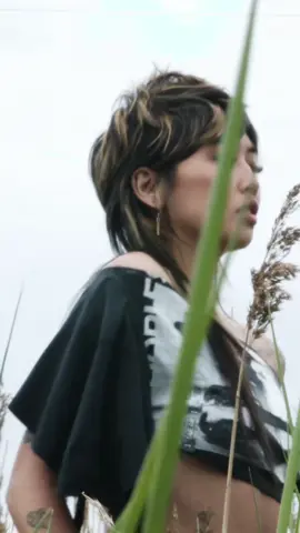 Bea looks absolutely gorgeous for the pylon album #beabadoobee #pylon @Beabadoobee 