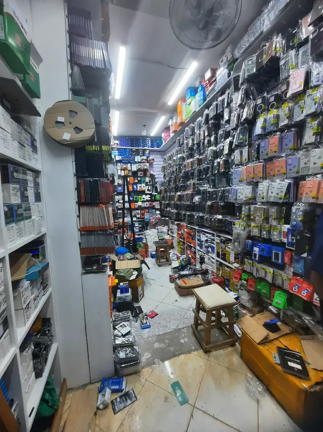 📱 Vifaa, Spare & Ufundi – Mwanza (Tunauza jumla na rejareja 🛒) ✅ Vifaa: Covers, Chargers, Earphones, Flash n.k. ✅ Spare: Vioo, Battery, Mifuniko, Charging System n.k. ✅ Ufundi: Hardware & Software 📍 LOCATION: Mwanza Mjini, Mtaa wa Lumumba Lilipo Duka la Vunjabei, Maduka ya chini katikati, duka la nne upande wa kulia (Chumba No. B09) – ulizia duka la Kariakoo! 📞 Piga / WhatsApp: 0756 524 988 📩 DM kwa oda & huduma!