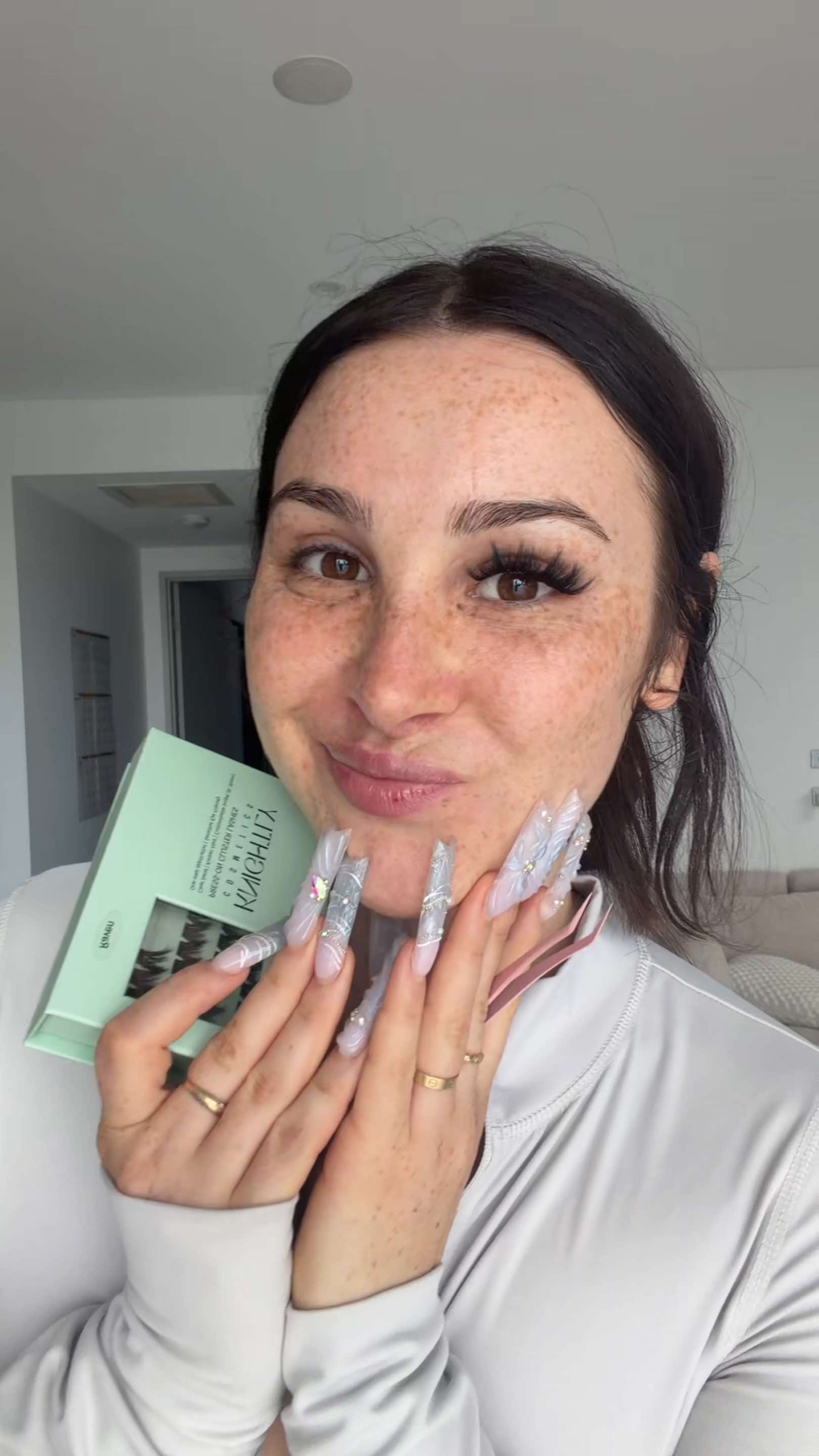Replying to @Emma_emma trying the lash map you recommend 🧡 #clusterlashes #diylashes #pregluedlashes #athomelashes #lashmap
