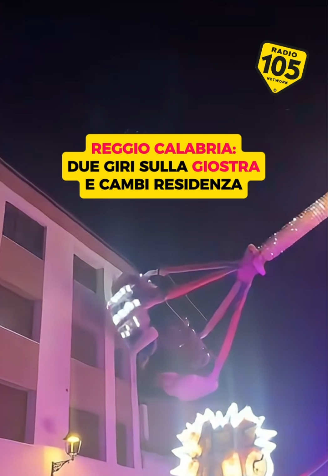 🎢 Quando la giostra è così vicina alla palazzina che, dopo due giri, rischi di diventare direttamente parte del condominio 😂🏢 Una scena decisamente particolare: la giostra oscilla a pochissima distanza dagli edifici, regalando ai passeggeri un punto di vista… decisamente ravvicinato 👀 Continua a seguire @radio105 per non perderti i prossimi contenuti! #radio105 #giostra #reggiocalabria #condominio 