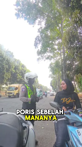 Wara - wiri di jalan raya lebih aman pakai helm ya gais😊