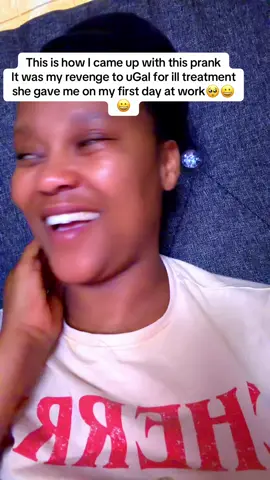 Zange autumn’s imali ngoFirst day kuba wafola sekulate, next day she took a day off wayofola imini yonke Haike endifounela ba mandijongisie because kuthwa ziWrongo eziya 😂😂😂😂 “ AND THATS KUVELE BENGASE AFE KUM UMNTU OPHATHA KAKUBI ABANTU EMSEBENZIN” 