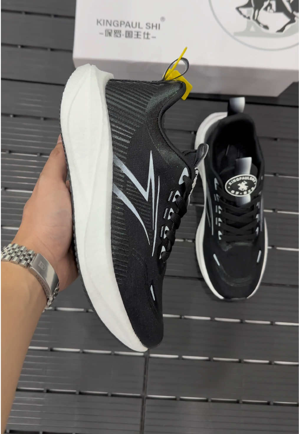 Đen trắng full size Nam Nữ, mang chạy bộ ,tập gym, nhảy dây, mang thời trang củng đẹp, đế boost êm, nhẹ❤️#giaythethaonam #giaythethaonu #giaychaybo #giaytapgym #giaythanhdanh 