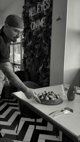 Accendiamo la luce sulle cose importanti. 💡🍰 E sì, il dolce a fine cena è decisamente una di queste. 😏 Vieni a provarlo da Sapidus. ❤️