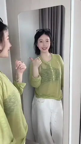 GƯƠNG SOI TOÀN THÂN DÁN TƯỜNG  Dáng gương dài, tiện soi toàn thân mỗi ngày mà không cần kê thêm chân đứng, giúp tiết kiệm diện tích đáng kể. Thiết kế mỏng gọn, dễ dàng dán lên tường, phù hợp phòng ngủ, phòng thay đồ, phòng trọ hoặc góc decor nhỏ xinh. Vừa tiện dụng vừa giúp không gian trông thoáng, sáng và hiện đại hơn. #guongdantuong #guongsoitoanthan #guongdecor #decorphong #xuhuong 