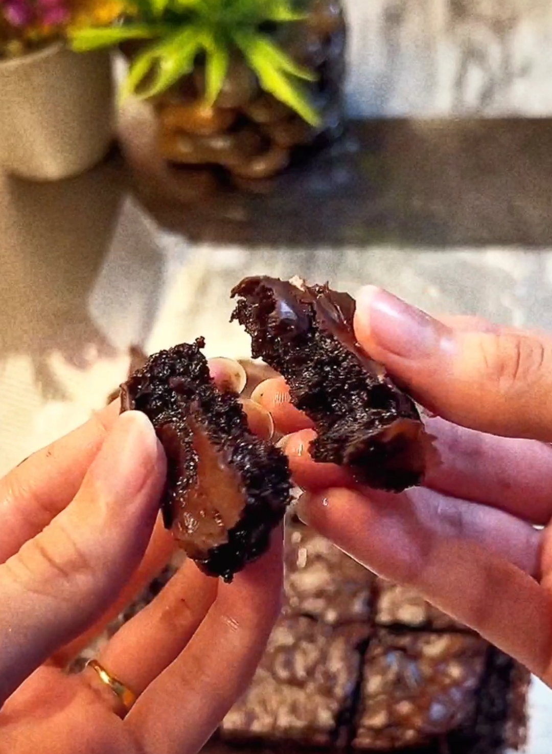 By using our service you accept our Terms of Service and Privacy Policy Flakey Fudge Brownies 😍✨ *Dry Ingredients:* - Maida / AP Flour - 52g / 1/4 cup + 2 tbsp - Dark Cocoa Powder - 12.5g / 1 tbsp + 1.5 tsp - Salt - 1.5g / 1/4 tsp *Wet Ingredients:* - Egg - 1 large - Brown Sugar - 45g / 1/4 cup packed - Caster Sugar - 40g / 1/4 cup + 1 tsp - Oil - 60ml / 3.5 tbsp - Dark Chocolate - 50g / 1/3 cup chopped, melted - Vanilla Extract - 2.5ml / 1/2 tsp PakistaniBaking, DessertsPakistan, BakingPakistan, CakePakistan, PakistaniSweets, MithaaiPakistan, HomeBakerPakistan, BakeryPakistan #pakistan #brownies#coking #tipsandtricks #cake 