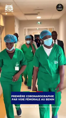 🫀 Le Bénin franchit une nouvelle étape dans le développement de la médecine spécialisée avec la réalisation de la première séance de coronarographie par voie fémorale, au Centre Hospitalier International de Calavi (CHIC). Cette intervention, réalisée en présence du Ministre de la Santé, Monsieur Benjamin HOUNKPATIN, et avec l’expertise de plusieurs spécialistes béninois, témoigne des avancées enregistrées dans le renforcement du plateau technique et des compétences médicales nationales. À travers le CHIC, véritable pôle de référence en matière de soins spécialisés, le Gouvernement poursuit ses efforts pour faire du Bénin un pays où les pathologies complexes peuvent être prises en charge avec des équipements modernes et une expertise de haut niveau. Investir dans la santé, c’est investir dans la vie : cette ambition qui se traduit progressivement en actes, au bénéfice des populations béninoises. Source : Gouvernement du Bénin