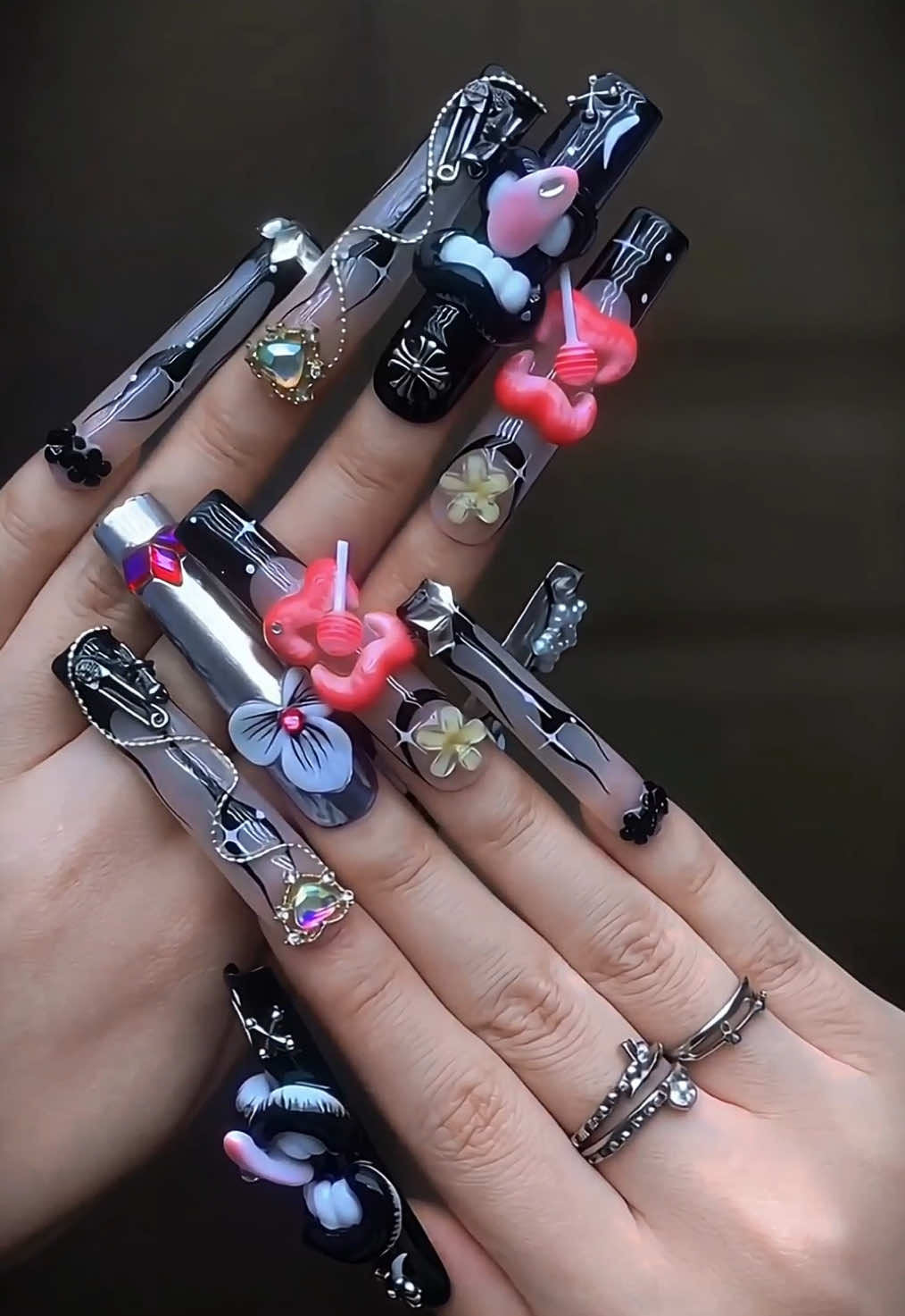 Petal Tempo press-on nails with hand-sculpted florals and raised gold details.
 #PetalTempo #pressonnails #3DNailArt #FloralNails 