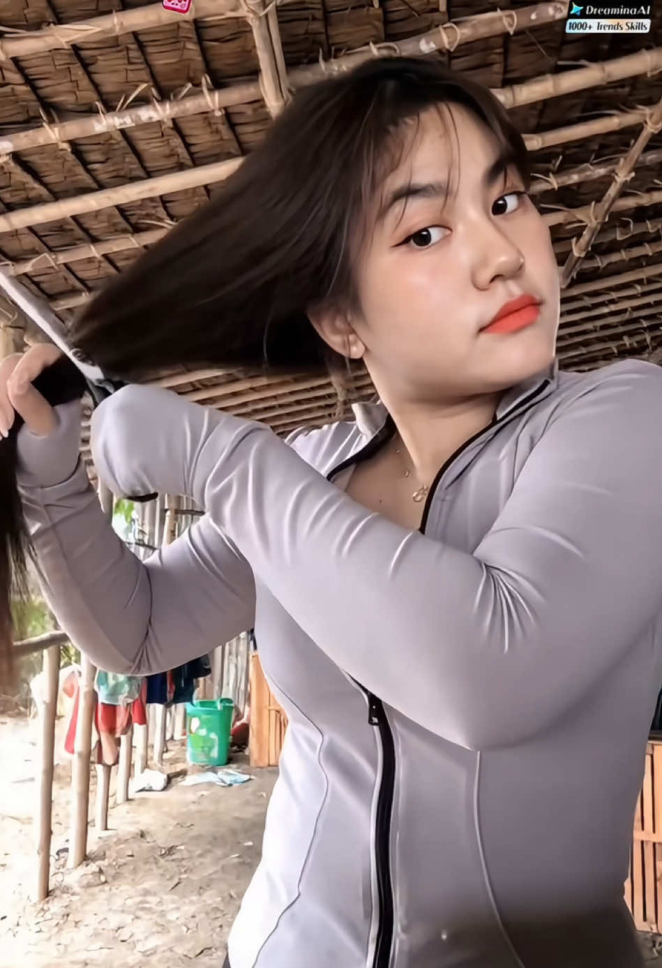 😱 Coba biarkan AI memotong rambutmu! Dari rambut panjang menjadi rambut pendek hanya dalam beberapa detik ✨ Sebelum vs Sesudah… Ubah tampilan sampai hampir tidak mengenali diri sendiri ❤️ AI membantu membuat gaya rambut baru, mengubah rambut panjang menjadi rambut pendek yang sedang populer, terlihat seperti benar-benar pergi ke salon 💇‍♀️ Efek perubahan gaya rambut yang sangat nyata, halus seperti sihir 🪄 Ingin tahu apakah rambut pendek cocok untukmu? Biarkan AI mencobanya untukmu 💖 Ganti gaya rambut dengan mudah, hanya dengan satu klik! #dreamina #dreaminapioneer #dreaminaskillstudio #fyp #trending 