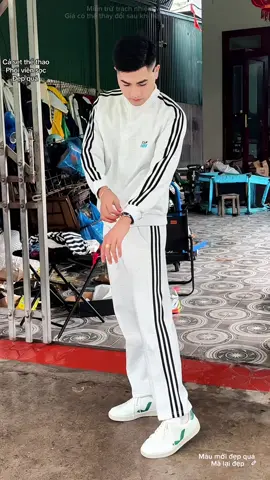 Cả set thể thao Phối viền sọc  Đẹp quá 