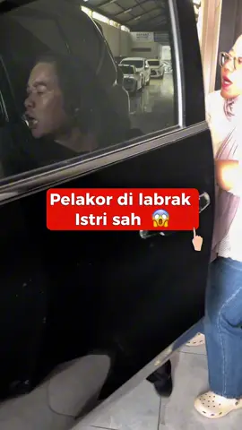 Pelakor di labrak istri sah 😱😱  #viraltiktok  #fypage 