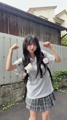 ふわっふわの真っ白な梨かき氷食べて自習時間いっぱいあって可愛い猫ちゃんと写真まで撮れた🐈🍧プチラッキーがたくさんあって幸せな1日でした💭𓈒𓏸 最近どんなプチラッキーあった？ #制服 #夏服 #08 #jk 