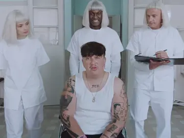 J’suis peut-être pas le plus beau, mais je suis beau quand-même  Clip dispo partouttt❤️
