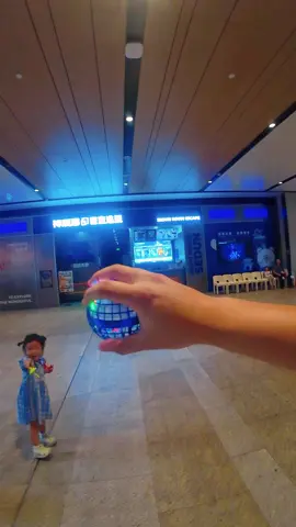 Pelota Brilla y Vuelve: ¡El Nuevo Juego Activo Favorito de los Niños! #flyorbball #flyball #toy #TikTokShopLaborDaySale