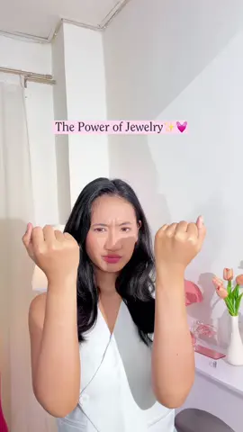 Hihi the power of lovely bracelet emang bikin pangling 😆💖🧏🏻‍♀️#TymbinCo #GelangTitanium #GelangAntikarat #Gelang 