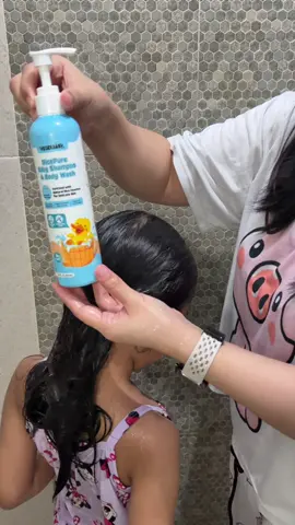 Enjoy ang mga kids sa pagligo dahil sa shampoo and bodywash nila #bathessentials #shampooandbodywash #hegerbaby 