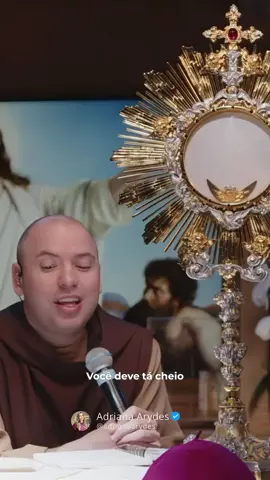 Somos eleitos, mas por vezes nos achamos indignos porque as nossas pobrezas gritam em nós… isso é caminho de santidade, é de verdade lutar para vencer a nós mesmos, as nossas misérias e pecados… Que Deus continue trabalhando em nós para que tenhamos um coração misericordioso assim como o DELE!!! Peçamos juntos??? #adrianaarydes #musicacatólica