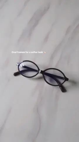 Oval glasses for that soft, effortless look. The shape feels feminine without being too sweet. Easy to wear when you want your frames to look cute but still timeless! #mxstudio #eyeglasses #glasses #oval #timeless 