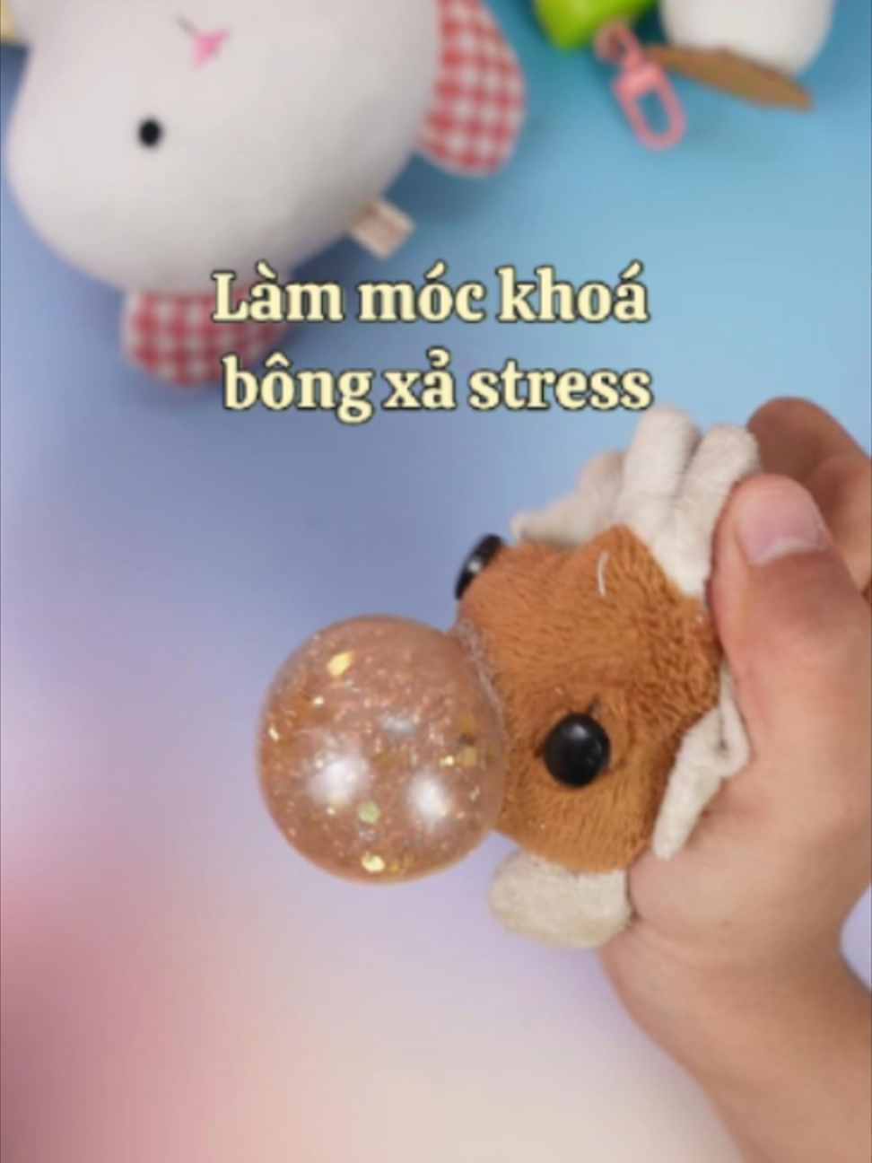 May chỉ tận dụng chiếc móc khoá cũ thành đồ chơi mới thế này thì cũng hay mà nhở đúng không mọi người? #tiemtaphoanhamay #thubong #gaubong #DIY #handmade #dolls #gift #squishy #LifeHack #experiment #tips #viral