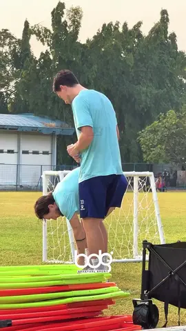 Berkaca pada laga sebelumnya saat hadapi Persija, Igor Tolic tampaknya memperbaiki beberapa kekurangan yang terjadi di laga tersebut, salah satunya adalah agresivitas.  Dan pada laga kontra FC Seoul, Igor langsung melakukan rotasi pada starting line-up dengan menurunkan pemain-pemain dengan daya agresivitas yang tinggi.  . - #persib #tranning #persijapjepara #brisuperleague #fypシ゚viral🖤tiktok 