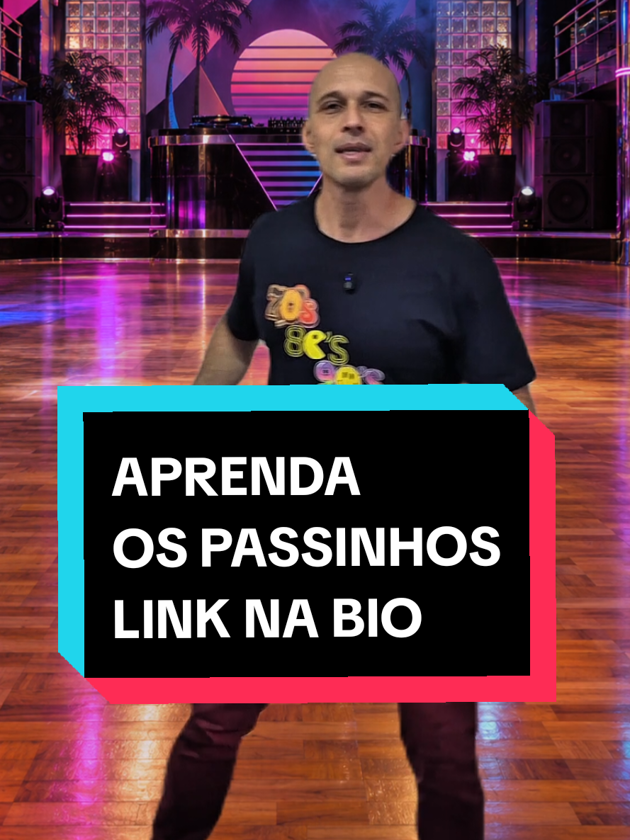 Se inscreva através do link na minha bio acima, na aula 100% online e gratuita que eu darei em breve, ensinando os primeiros passinhos flashback para quem quer começar! #passinhos #Flashback #dança #anos80 #anos90 