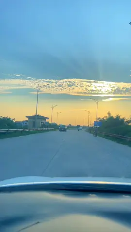 suy cho cùng khung trời nào trả có giông bão , người có chỗ trú ,kẻ không chỗ nào 