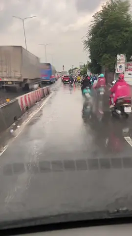 Lòng đã hẹn thề sao không về thăm Huế người ơi 