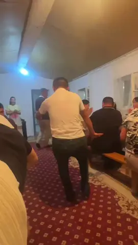 досым әкетет