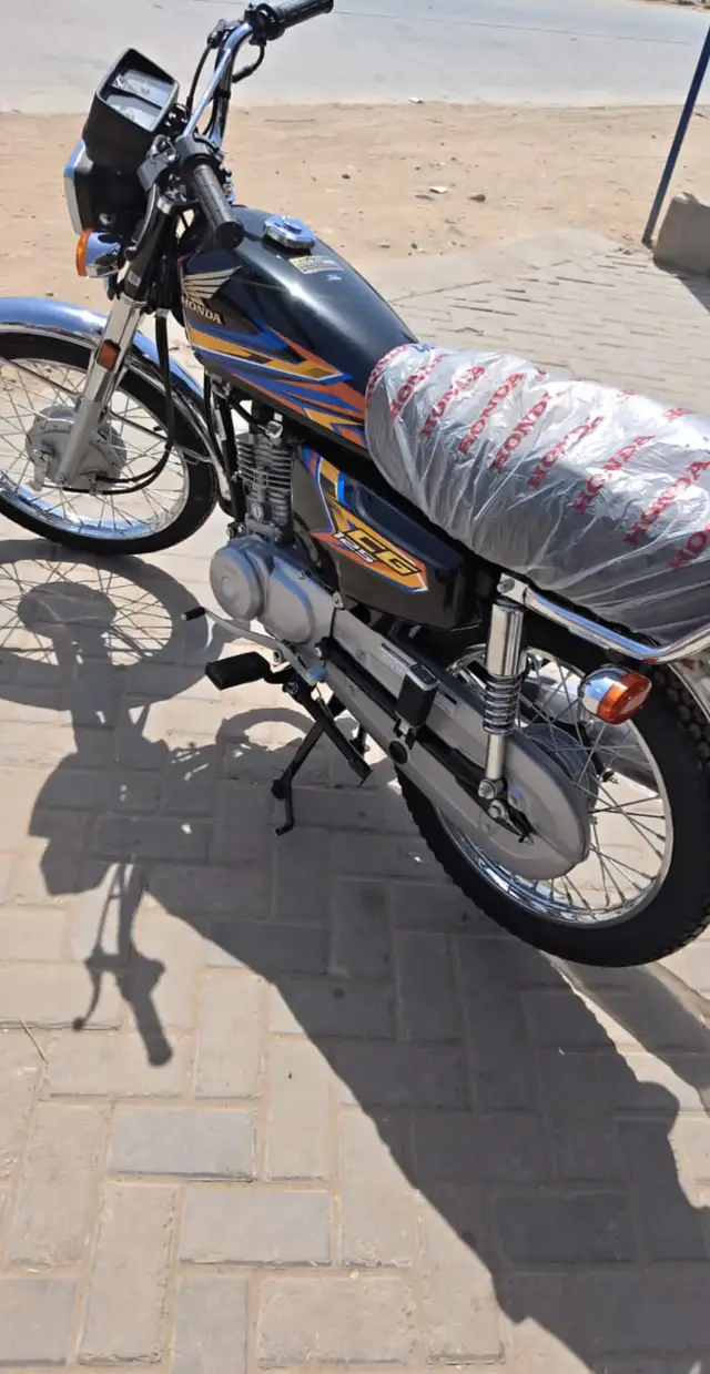Just a motorcycle parked on the side of the street. Nothing special, but I like how it looks sitting there. Sometimes, simple scenes feel pretty nice. #onthisday #Motorcycles #1millonlike #CustomBike #All @👑♥️💥شھزاد جلال چانڊيو💥♥️👑