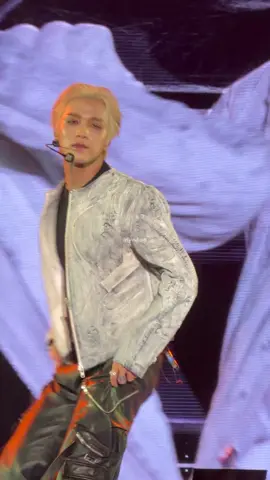 WALK LEE HAECHANNNNN COWO MANTEPPPPP 😭😭😭🔥🔥🔥🔥 #Haechan #NCT127 #THE_REDLINE #NCT127_5TH_NEOCITY_THE_REDLINE 