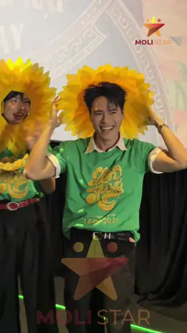 Dàn diễn viên phim Lên Hương cosplay thành hoa hướng dương “biểu tượng” của phim Lên Hương cực dễ thương tại cinetour  #votanphat #lehaanh #lenhuong #lenhuongbymoli #molistarofficial 
