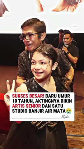 SUKSES BESAR! BARU UMUR 10 TAHUN, AKTINGNYA BIKIN ARTIS SENIOR DAN SATU STUDIO BANJIR AIR MATA! 😭💔 Di usianya yang baru 10 tahun, akting dan kepolosan Fara Shakila benar-benar luar biasa! Dalam penayangan Special Screening, penghayatan peran yang ia tampilkan sukses menyentuh bagian paling dalam di hati para penonton hingga membuat jajaran artis senior tak kuasa menahan air mata. Kehadiran dan emosi jujur yang dibawakan Fara di layar mampu menyampaikan pesan kepiluan sekaligus kehangatan kasih sayang yang begitu nyata. Momen-momen emosionalnya bersama para pemain lain sukses bikin suasana satu studio mendadak haru dan sibuk mengusap air mata! 🥺✨ Penasaran seberapa dahsyat dan menyentuh akting Fara Shakila yang bikin para artis senior tersentuh sampai menangis sesenggukan ini? Saksikan ketulusan ceritanya dalam film Ibu, Bagaimana Aku Tanpamu! 🎬🍿 🎟️ SAVE THE DATE! 🗓️ 24 September di Bioskop 📍 HANYA DI BIOSKOP! 💬 Menurut kamu, adegan atau ekspresi seperti apa dari aktris cilik yang paling sering bikin kamu gak sanggup nahan tangis? Spill di kolom komentar! 👇 📲 Tag teman atau keluarga kamu yang wajib disiapin tisu buat diajak terharu bareng di bioskop! 👇 #ibubagaimanaakutanpamu #marshatimothy #ibattk001 