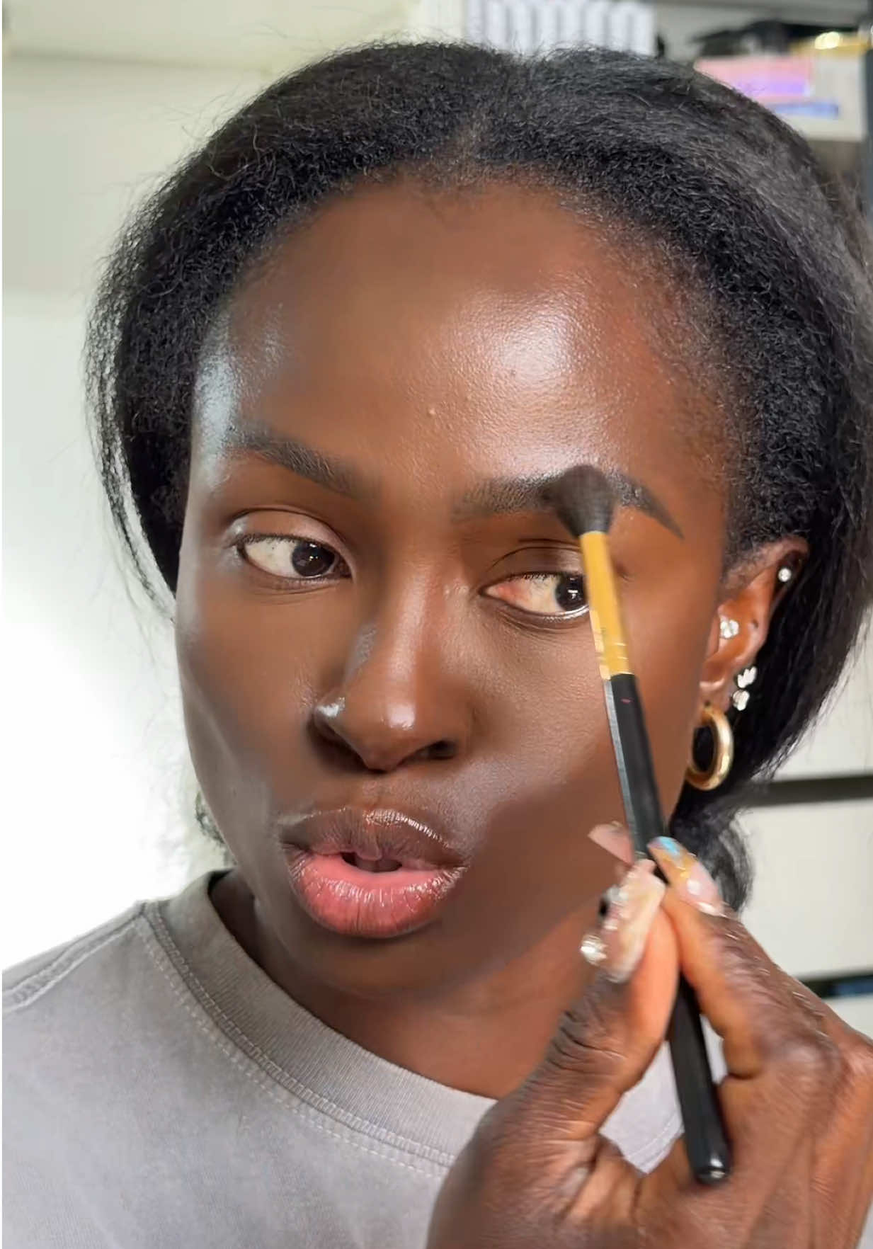 Oily brows brows hack! They need powder too! #browhack #oilybrows #beforeandafter #hacks 