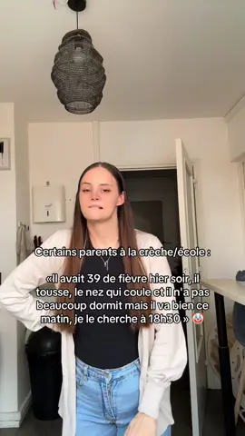 C’est vraiment compliqué pour les enfants qui tombe facilement malade..  Ici les garçons ont à peine 38/38.5 de fièvre je les garde avec moi   #bebes #pourtoii #creche #enfants #malade 