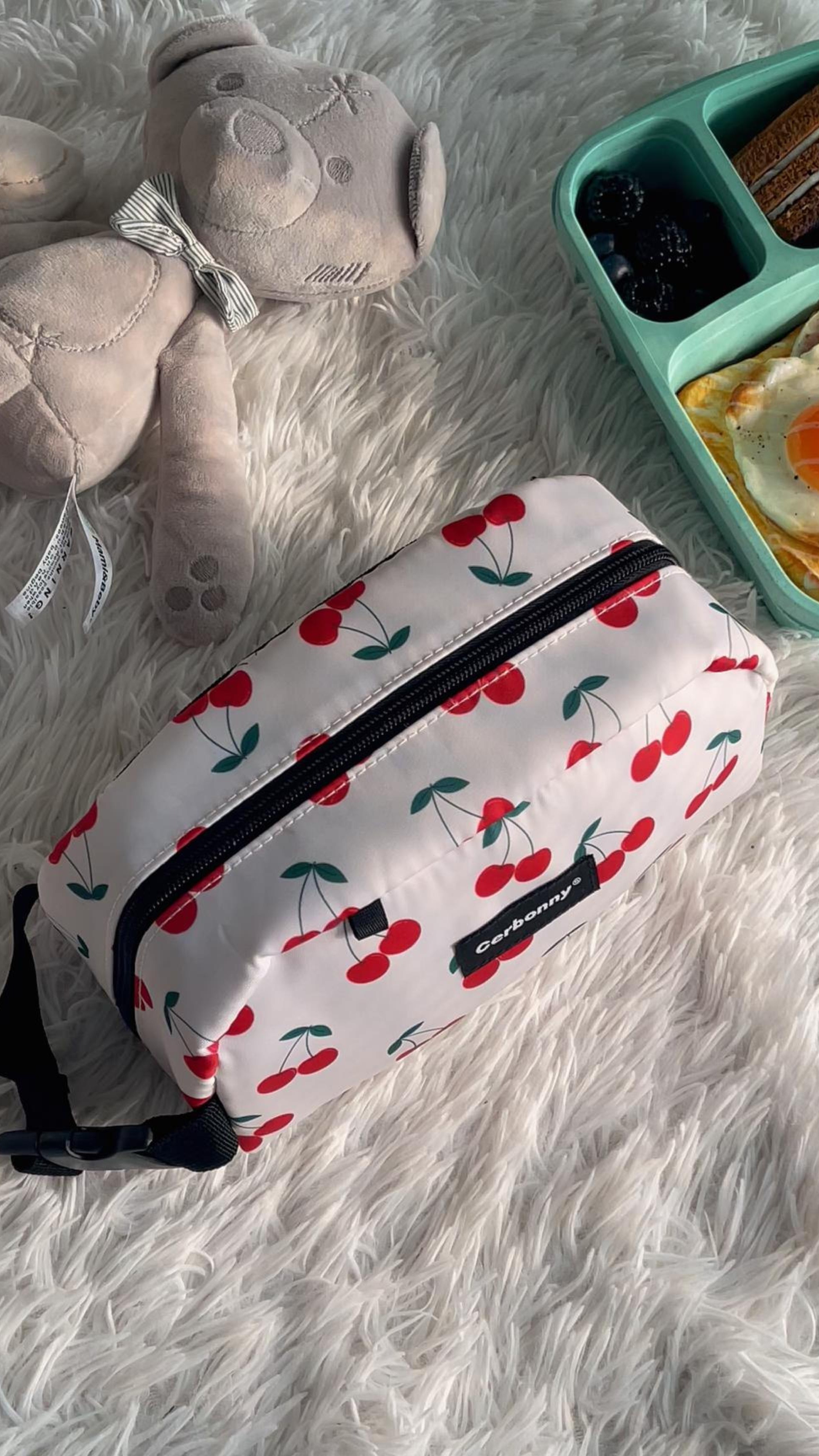 6‑hour cold! No extra ice packs – because the bag IS the ice pack. 🧊👜 #cerbonny #coolerbag #summerwins #summermashup #beachbag #officelife #fyp #heatwave #dealsforyoudays #snack #picnic #traveltips #summerbag #whatsinmybag #summervibe #organizer #catchthemoment #foryoupage #fypシ #lunchbag #minicoolerbag #onthego #prom #student #mom #tiktokshopcreatorpicks #baglover #bagforgirl #beachbagessentials #3in1bag #bags