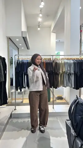 Reguler fit ini cocok buat semua bentuk tubuh🙌🏻😎 #Greenlight 