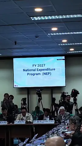 TUTOK BUDGET: DFA AT DOTR Binusisi po natin ngayong araw ang budget proposals ng Department of Foreign Affairs (DFA) at Department of Transportation (DOTr) para sa susunod na taon. Mahalagang masiguro natin na bawat pondong inilaan ay maayos na magagamit at tunay na makatutulong sa mga Pilipino. Itong linggo lang po ang natapos, pero tuloy-tuloy po sa trabaho. Para sa bayan!🇵🇭 #TutokBudget  #SenatePH #ErwinTulfo #kakampingmgainaapi 
