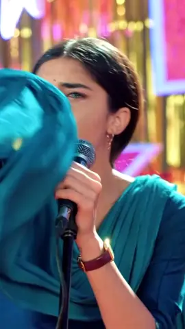 papa❤ Suhani est une jeune femme douce et déterminée qui rêve de devenir médecin. Sa vie bascule lorsqu’elle rencontre Ranveer, un jeune homme impulsif et passionné qui tombe éperdument amoureux d’elle. 💧 Elle est calme comme l’eau. 🔥 Lui est intense comme le feu. Entre amour passionnel, familles, rivalités, jalousies et secrets, leur relation va être mise à rude épreuve. Seulement Toi raconte l’histoire de deux êtres que tout oppose, mais qu’une attirance irrésistible va rapprocher. ❤️ Jusqu’où Ranveer sera-t-il prêt à aller par amour pour Suhani ? #SeulementToi​ #SirfTum​ #BollywoodMania​ #SerieIndienne​ #DramaIndien​ ​ ​ ​ ​