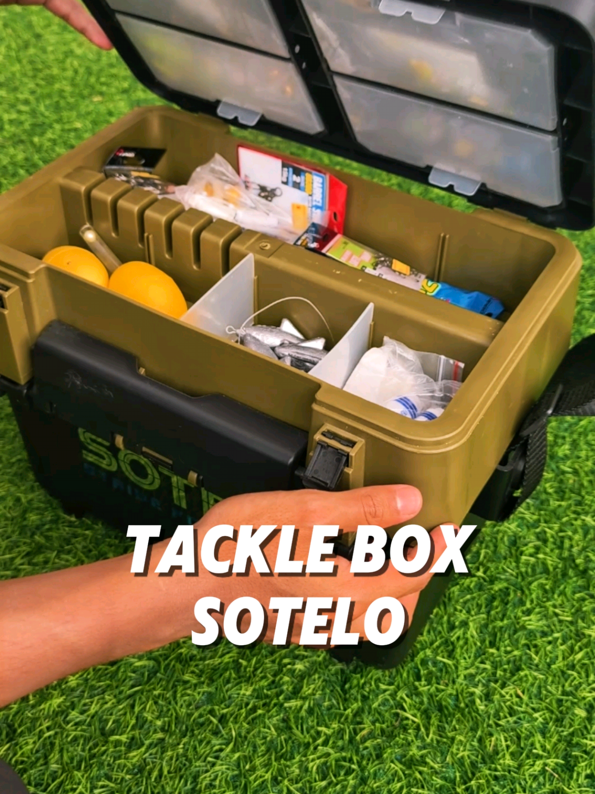 Tak perlu lagi berserabut cari mata kail, swivel atau gewang! 🎣 Tackle Box Sotelo hadir dengan ruang simpanan yang kemas, kukuh dan mudah dibawa ke mana saja. Saiz ngam, ringan dan sesuai untuk kaki pancing pantai, kolam atau sungai. Harga mesra poket, kualiti memang berbaloi. Dapatkan sekarang sebelum stok habis! #Sotelo #TackleBox #KakiPancing #tackleboxmurah #tackleboxviral 
